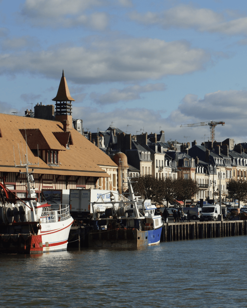 trouville-poissonnerie-bateau